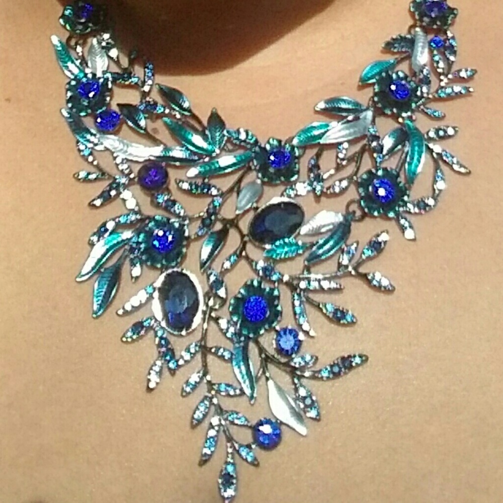 Handmade blue floral necklace and earnings set - Picture 2 of 4